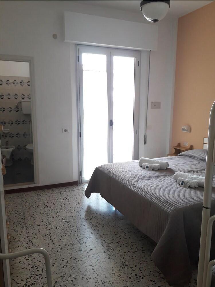 Hotel Sirena Bellaria-Igea Marina Buitenkant foto