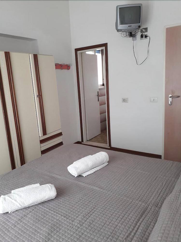 Hotel Sirena Bellaria-Igea Marina Buitenkant foto